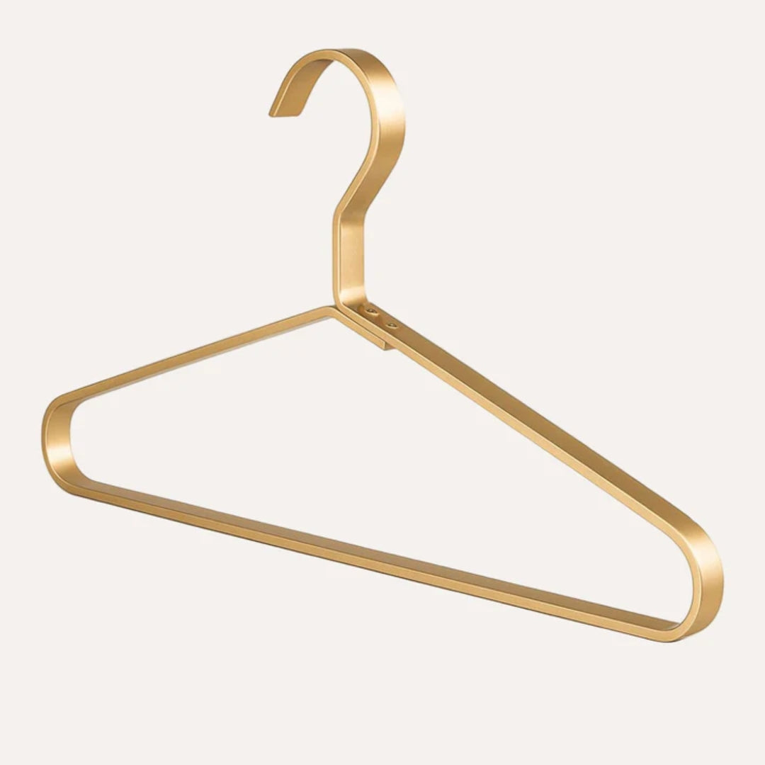 Organiseur de penderie : 4 cintres slimline en aluminium élégants pour vêtements.