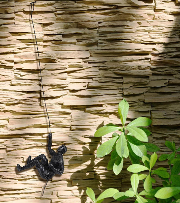 Sculpture abstraite d'escalade, homme athlète en résine, touche sportive pour déco contemporaine.