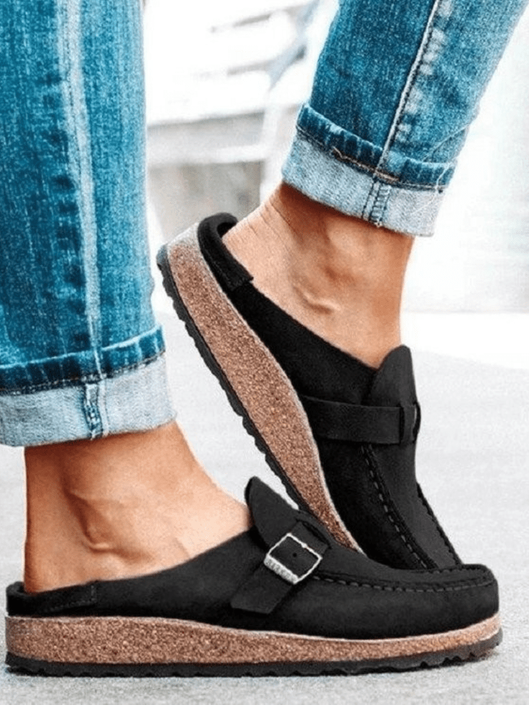 Semelle confortable des sabots femmes, assurant un bien-être optimal pour ces chaussures plates élégantes.