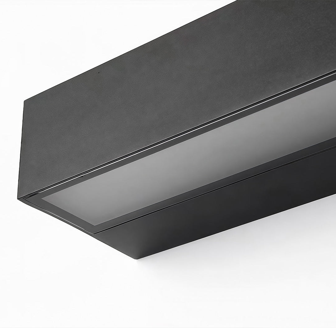 Applique LED extérieur design pour un éclairage puissant et directionnel de votre façade.