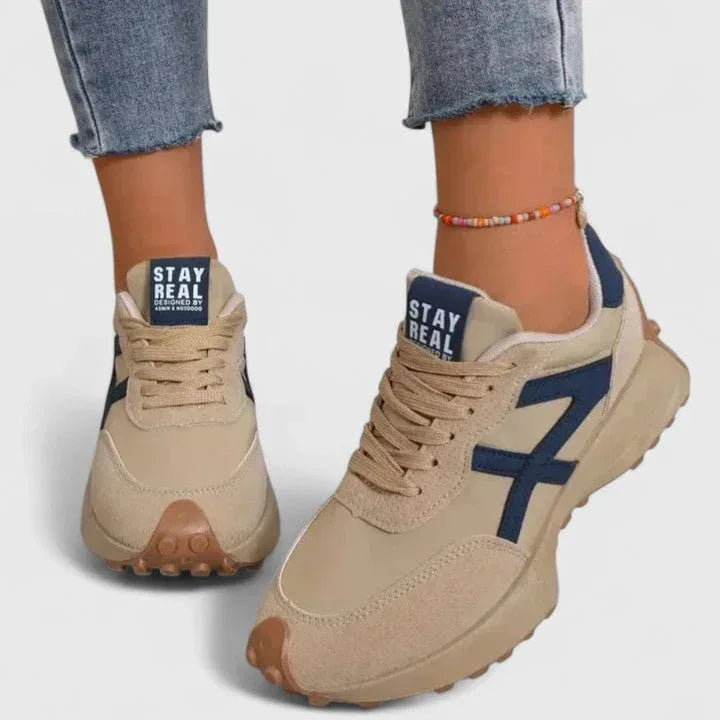 Baskets femmes pour la marche, offrant soutien orthopédique et confort optimal pour le bien-être des pieds.