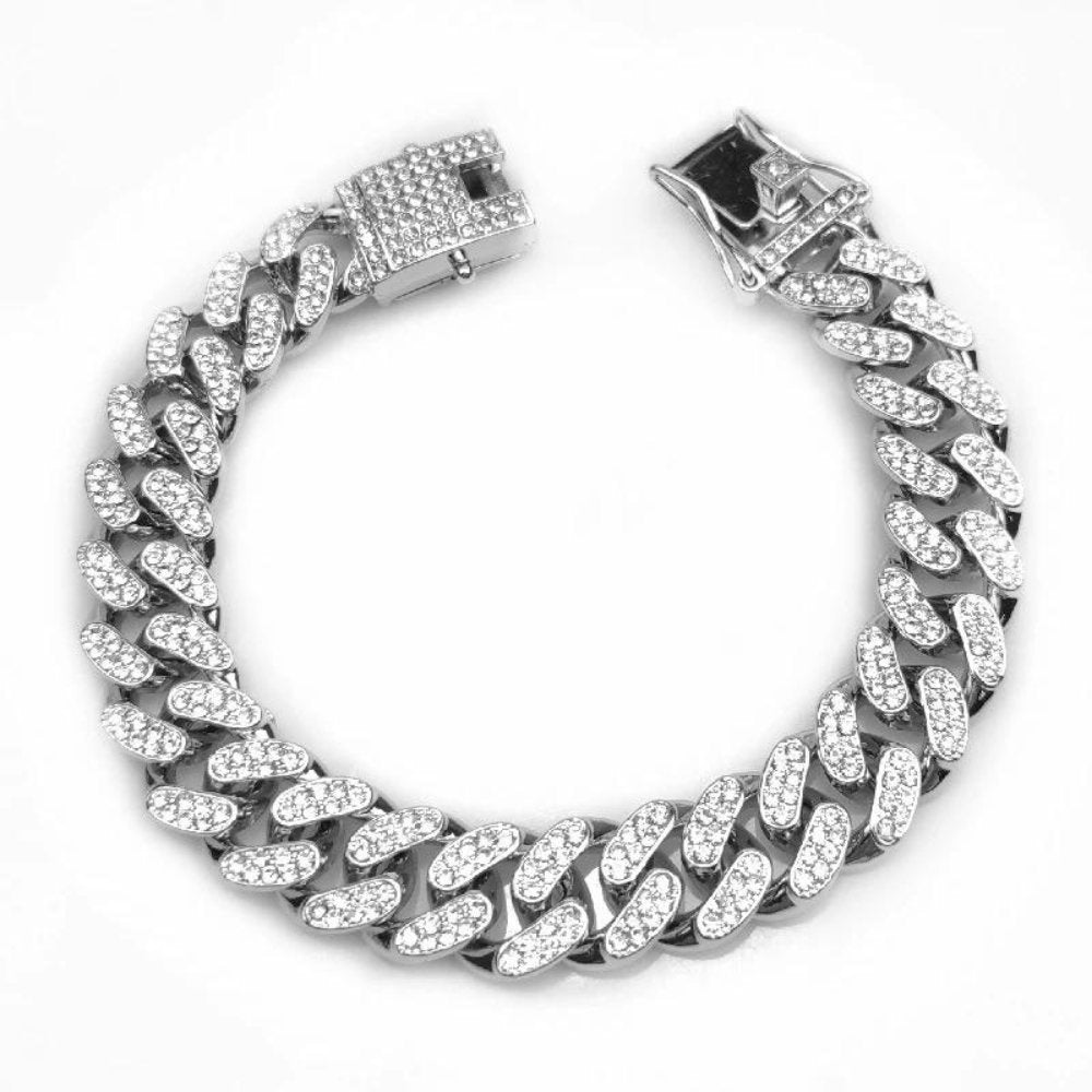 Élégant collier chaîne doré pour chat, design luxe avec zircone, sécurité optimale.
