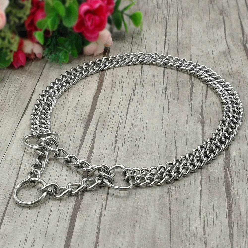 Collier de dressage pour chien puissant, offrant confort et maîtrise. Accessoire essentiel pour l'éducation et la promenade anti-traction.