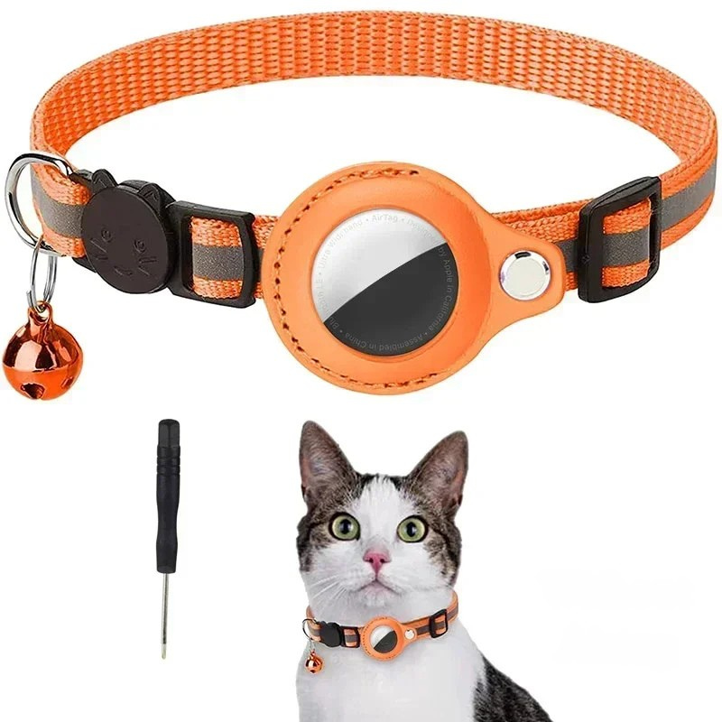 Vue détaillée du collier traceur GPS pour animaux, affichant la fonction de localisation en temps réel.