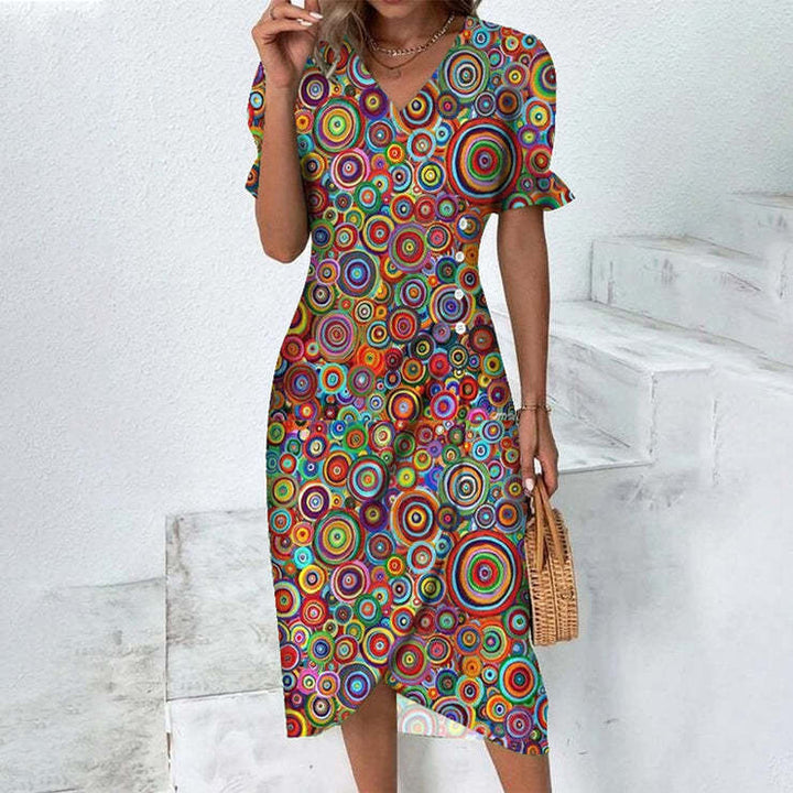 Robe midi femme élégante, longueur parfaite pour un look d'été chic et moderne, mode féminine actuelle.