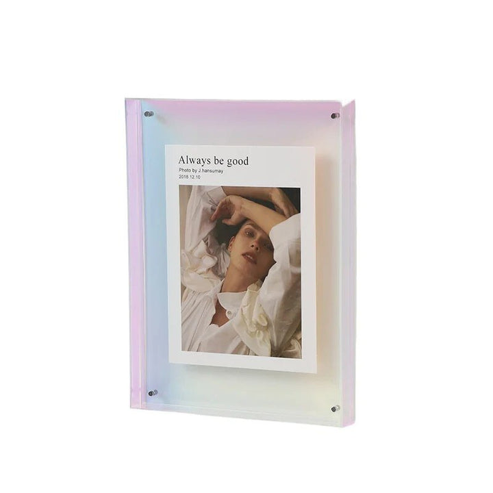 Cadre photo transparent gris élégant, parfait pour vos souvenirs. Décoration murale design moderne.