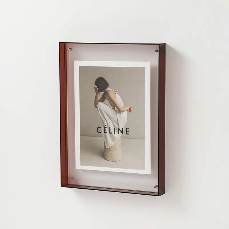 Affichage photo moderne: cadre transparent élégant pour vos précieux souvenirs. Décoration murale design.