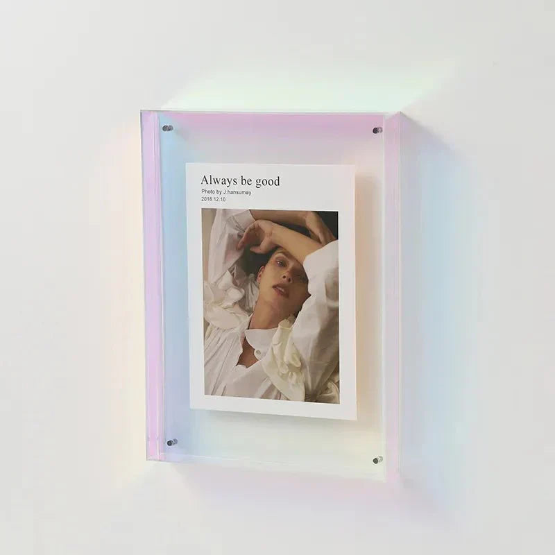 Cadre photo transparent jaune vif, parfait pour affichage photo. Décoration maison design élégant.