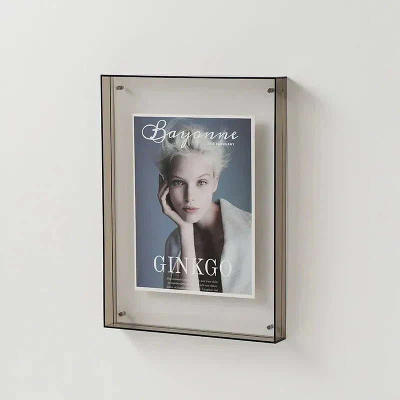 Cadre photo moderne transparent, idéal pour toute décoration maison. Affichez vos souvenirs avec élégance.
