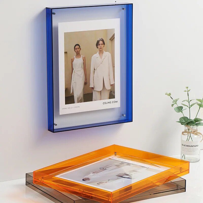 Décoration maison: cadre photo transparent élégant pour vos clichés. Affichage photo design moderne.