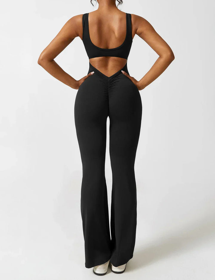Combinaison sport femme à dos ouvert et jambe évasée. Idéale pour yoga, pilates et activewear.