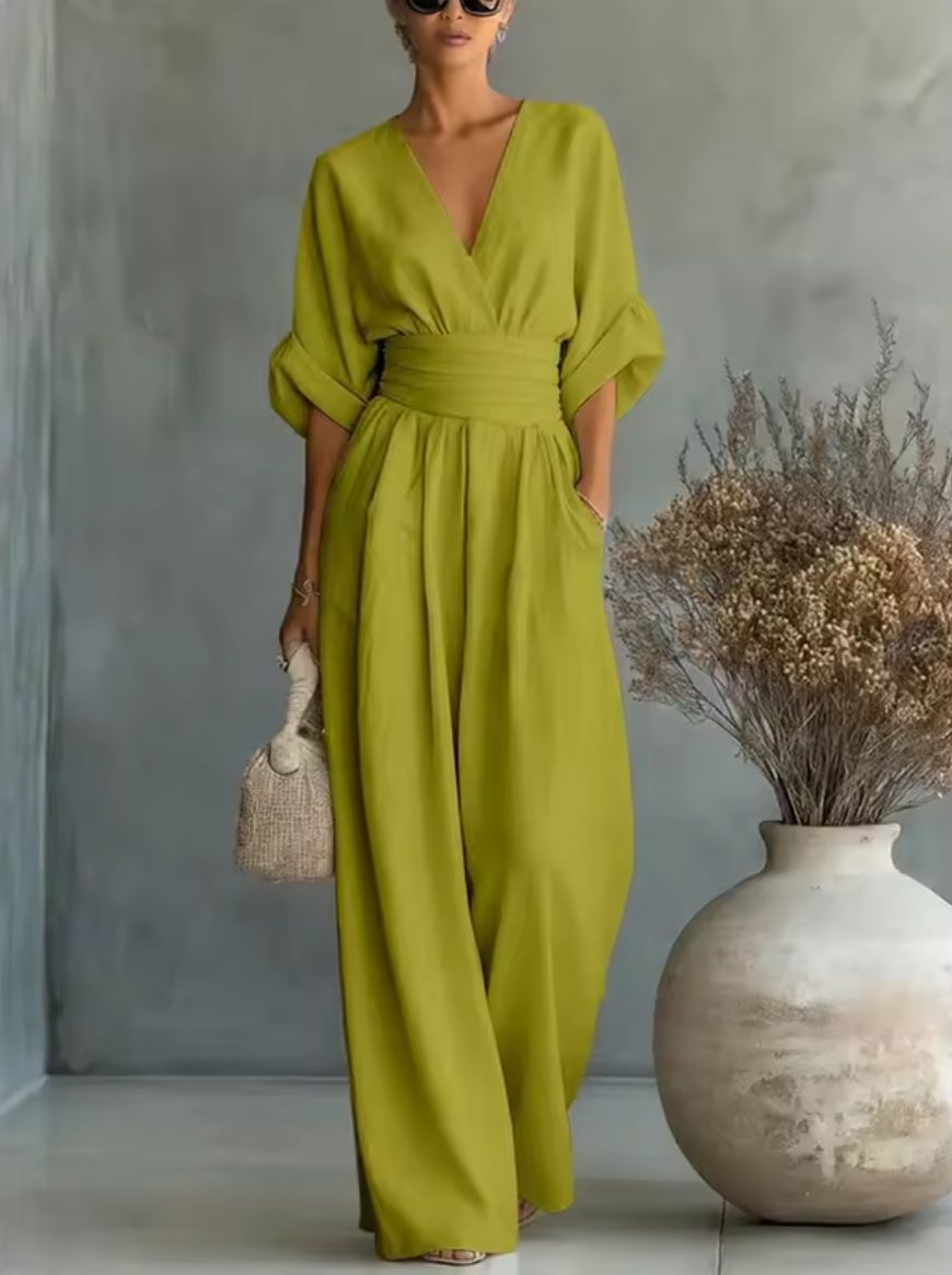 Combinaison élégante femme, couleur unie, taille haute flatteuse, manches trois-quarts, style moderne.