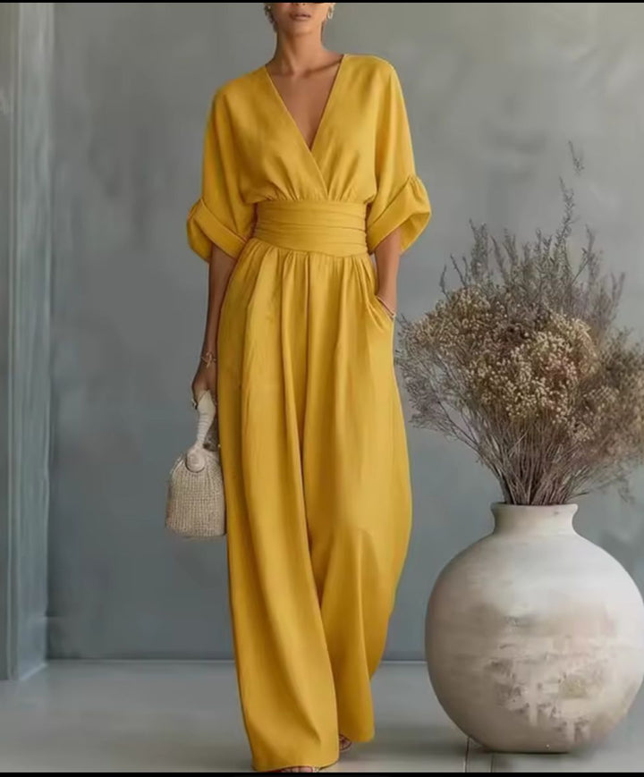 Combinaison femme taille haute, design décontracté chic, manches trois-quarts, mode féminine moderne.