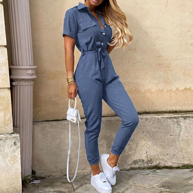 Jumpsuit femme chic décontracté, multicolore, manches courtes, ceinturée, idéale pour les journées ensoleillées.