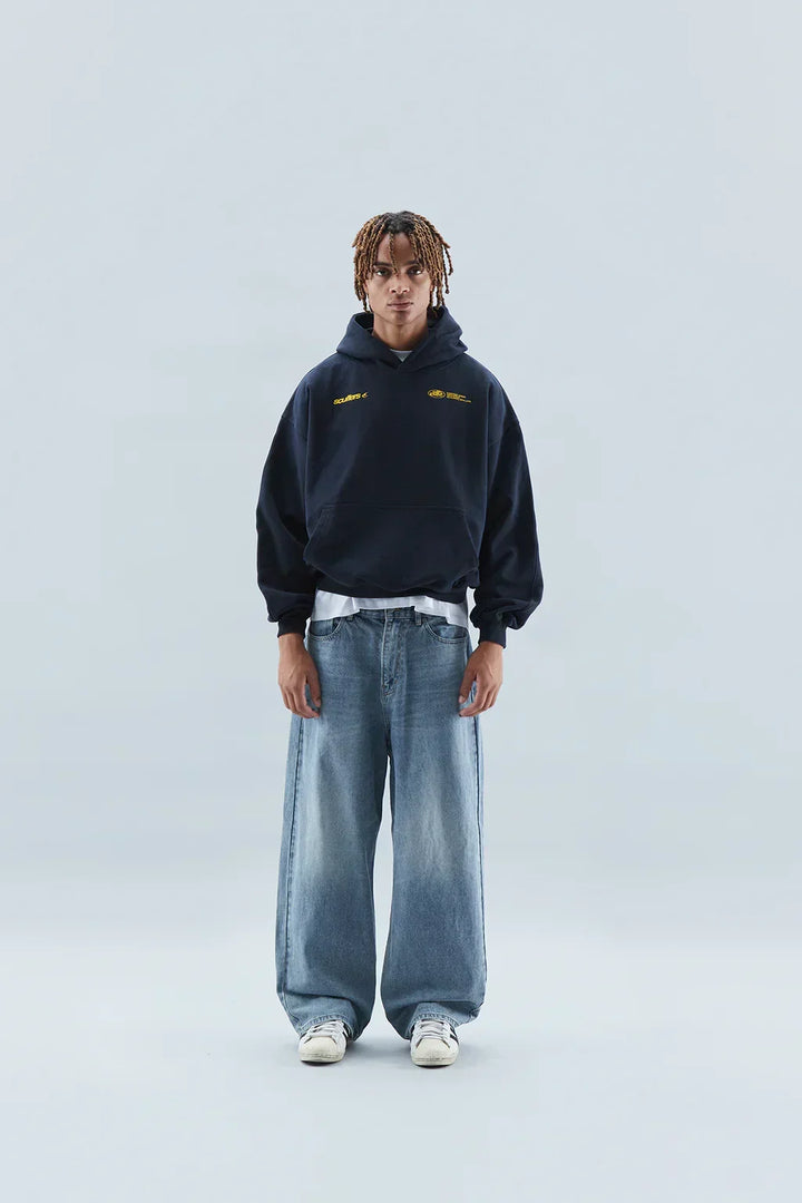 Vêtement femme: sweat à capuche court, tendance et moderne pour un look frais.