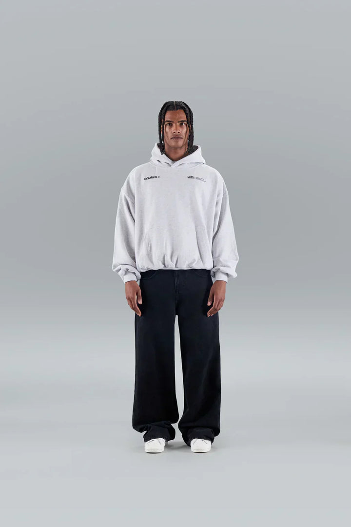 Hoodie femme avec poches kangourou, pratique et stylé, essentiel streetwear.