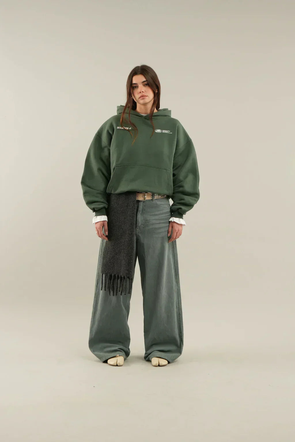 Sweat à capuche épais femme, chaleur garantie pour l'hiver rigoureux et le confort.
