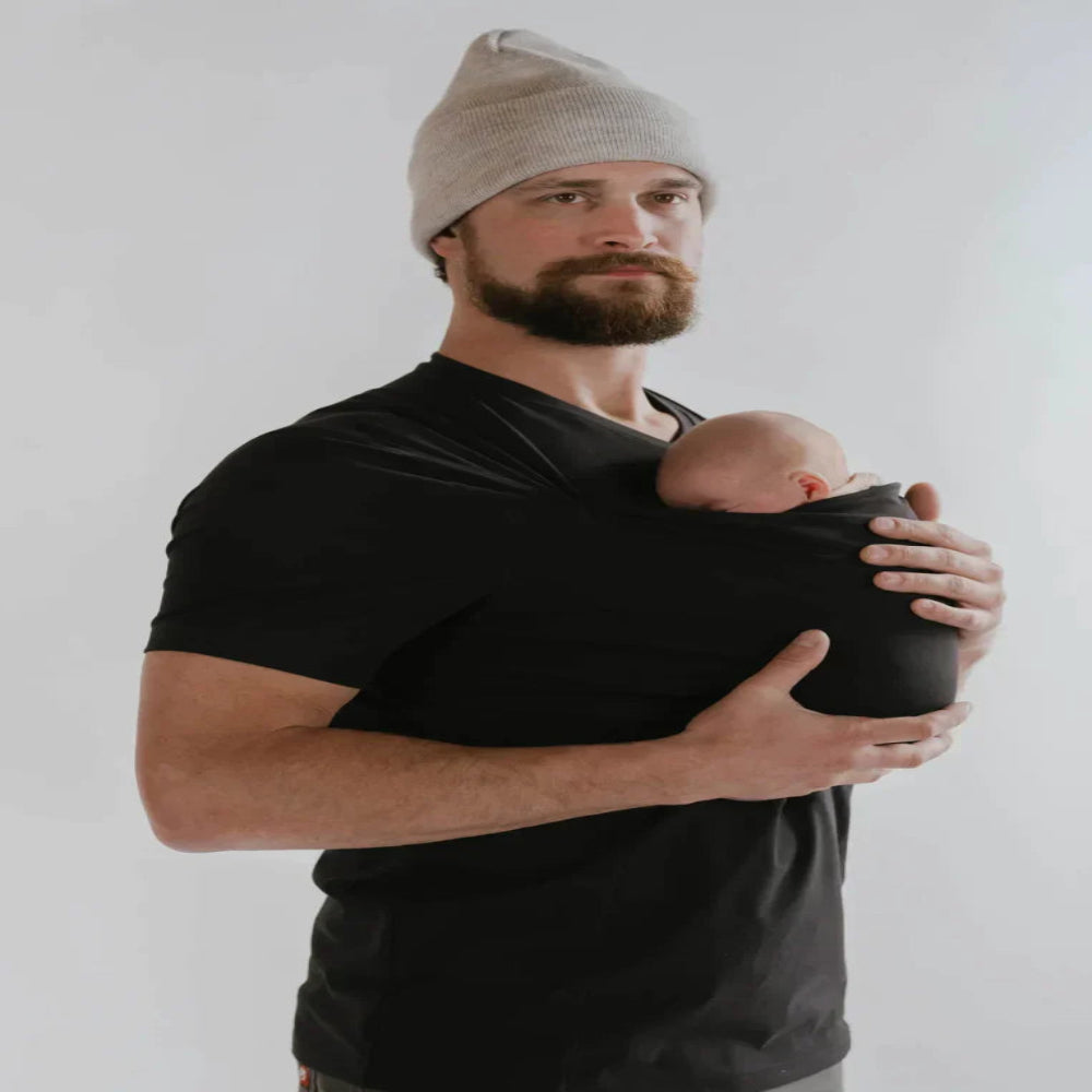 Cadeau naissance idéal: un porte-bébé T-Shirt, facilitant le portage mains libres pour tous les parents.
