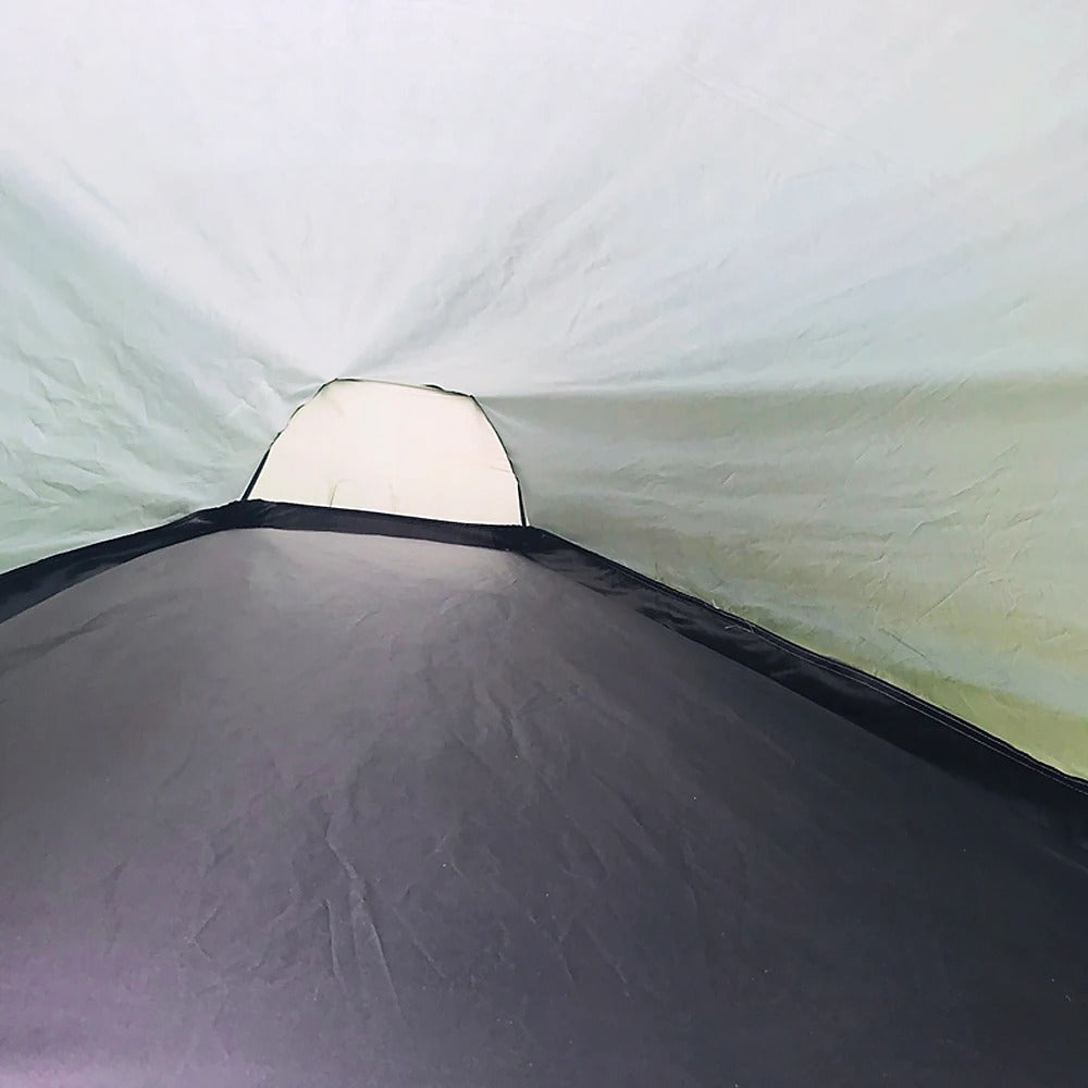 Tente verte ultralégère et imperméable pour 1 personne, parfaite pour le camping solo et le trekking.