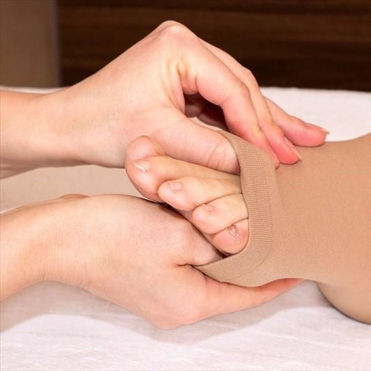 Chaussettes de compression médicales pour varices, douleur et jambes lourdes. Confort quotidien hommes et femmes.
