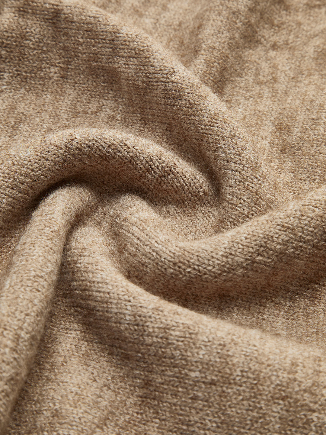 Ensemble maille beige femme: pull col roulé moderne & pantalon large élégant. Confort et style assurés.