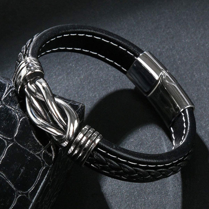 Accessoire de mode: bracelet unisexe intemporel, design nœud infini, couleur noir profond.
