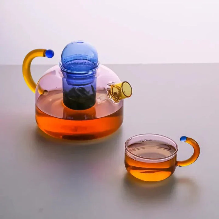 Bouilloire transparente en verre borosilicate pour infusion de thé élégante. Design moderne.