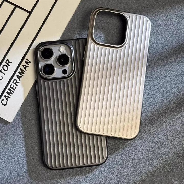 Coque iPhone ultra-fine antichoc noire, protection élégante et discrète.