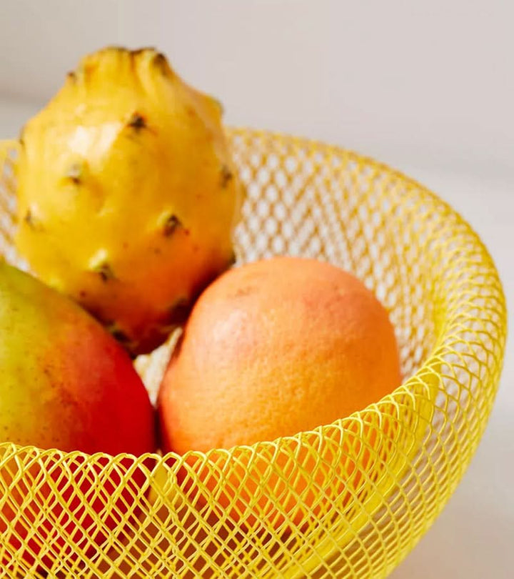 Accessoire cuisine : corbeille à fruits ventilée en acier pour une conservation optimale et un style moderne.