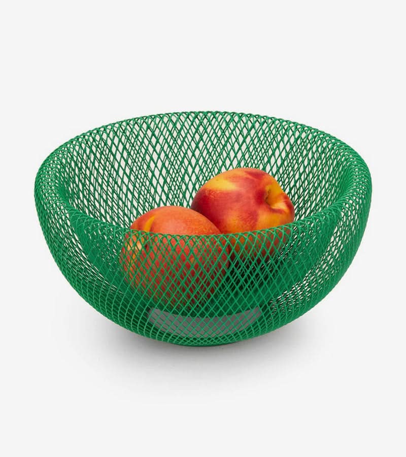 Corbeille à fruits ventilée en acier, ajoutant une touche de design moderne et d'organisation à votre comptoir.