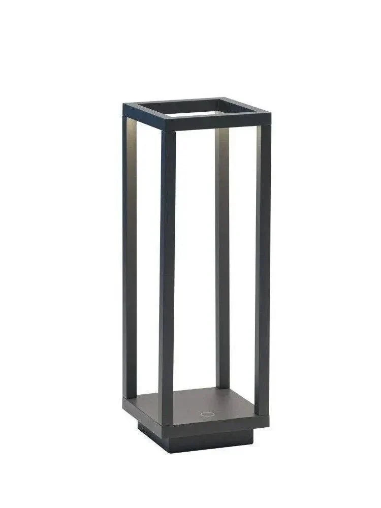 Éclairage de table LED gris foncé avec contrôle tactile, sans fil, pour créer une ambiance chaleureuse en extérieur.