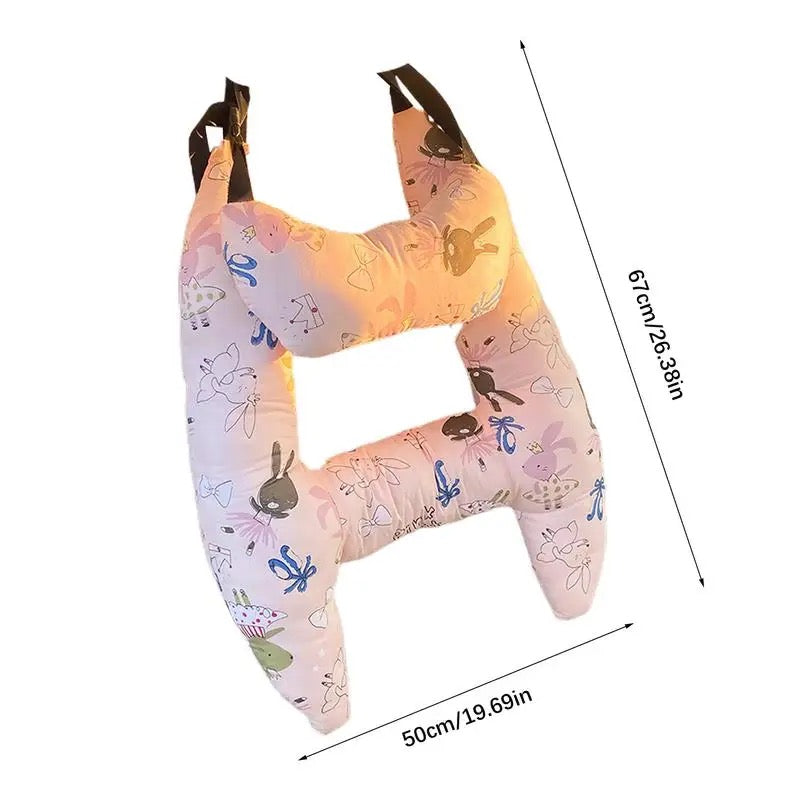 Coussin cervical enfant doux et moelleux, parfait pour soutenir le cou et favoriser le repos en voiture ou avion.