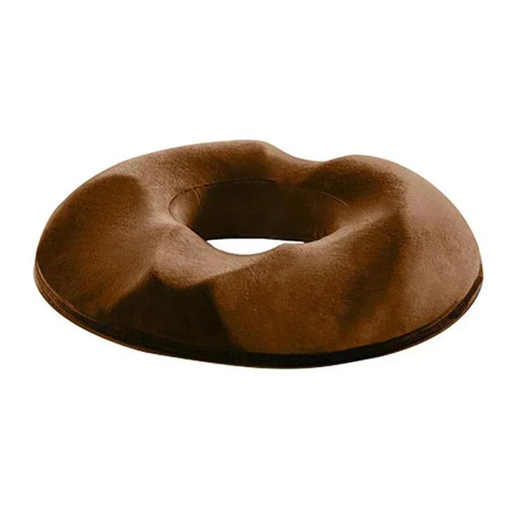 Coussin de soutien ergonomique avec découpe pour coccyx, offre un confort optimal et soulagement des hémorroïdes.