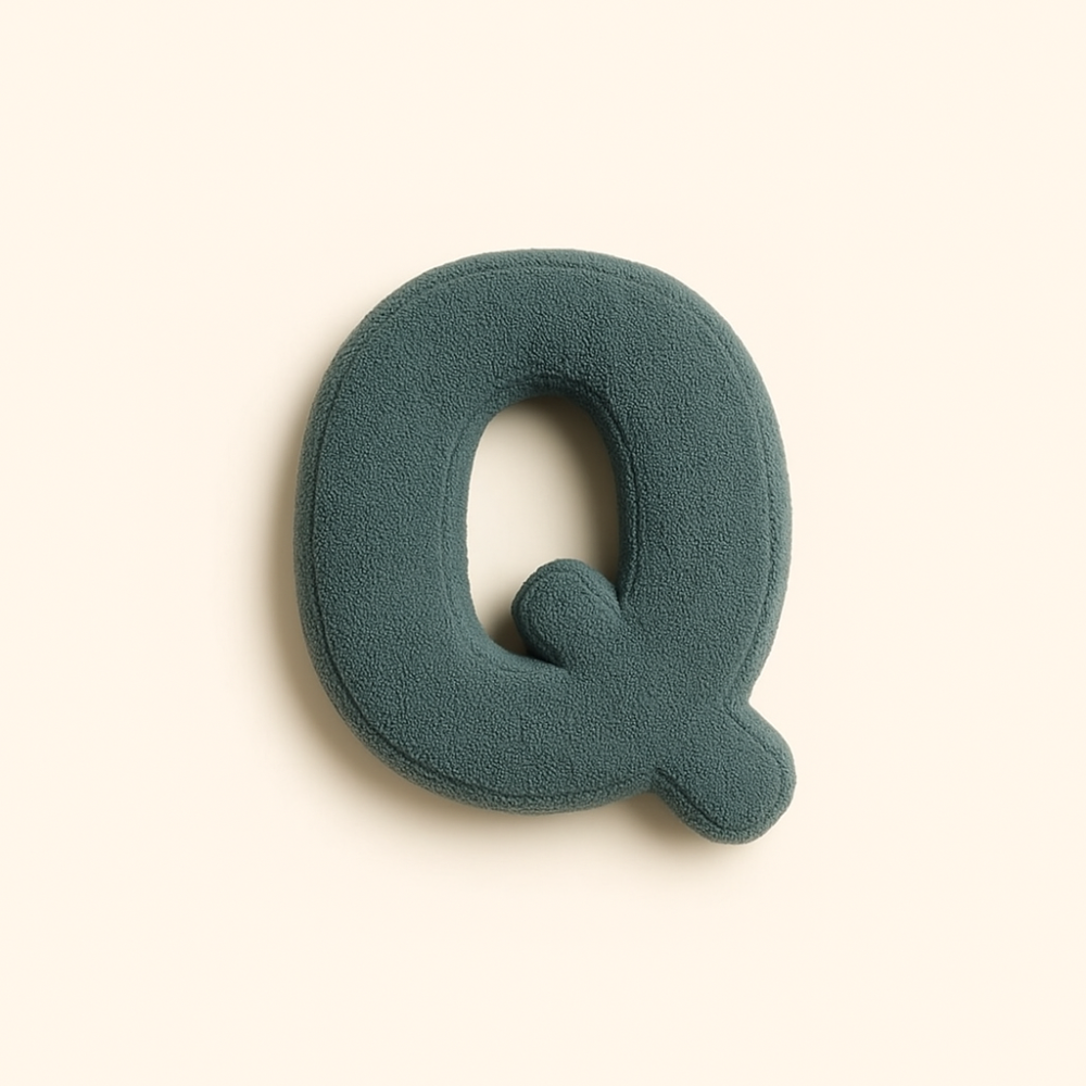 Coussin initiale Q, personnalisable pour chambre d'enfant, cadeau unique.