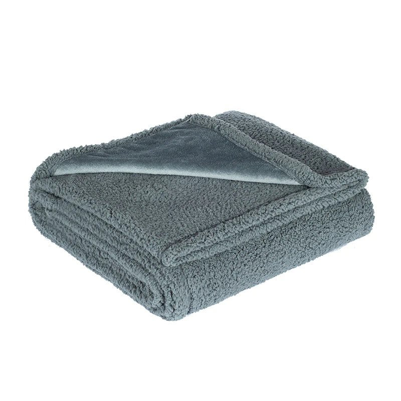 Couverture adulte confortable et imperméable pour relaxation et protection literie. Idéale pour des moments intimes doux.
