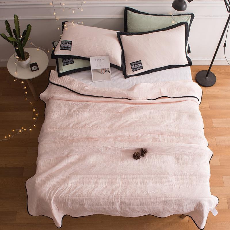 Couverture rafraîchissante bambou/coton, respirante pour nuits d'été, sommeil frais et anti-transpiration.