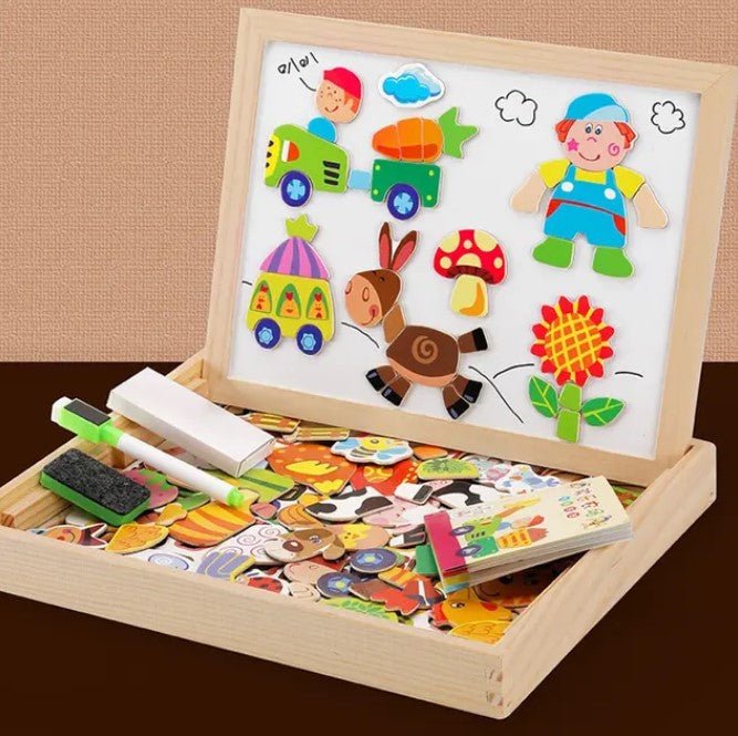 Grand tableau magnétique double face en bois clair, avec des accessoires de dessin et des puzzles pour enfants.