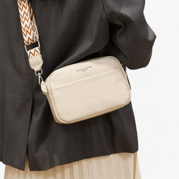 Sac bandoulière femme en cuir intemporel, le cadeau parfait, chic et fonctionnel.