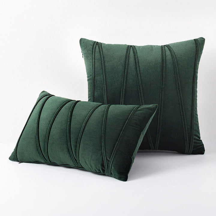 Housse de coussin plissée avec un design contemporain. Idéale pour la décoration textile de salon et chambre.