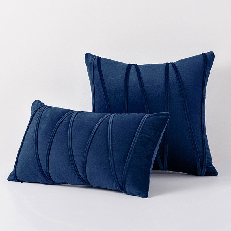 Housse de coussin plissée vert sauge. Ajoute une touche de couleur et de modernité à la décoration du salon.