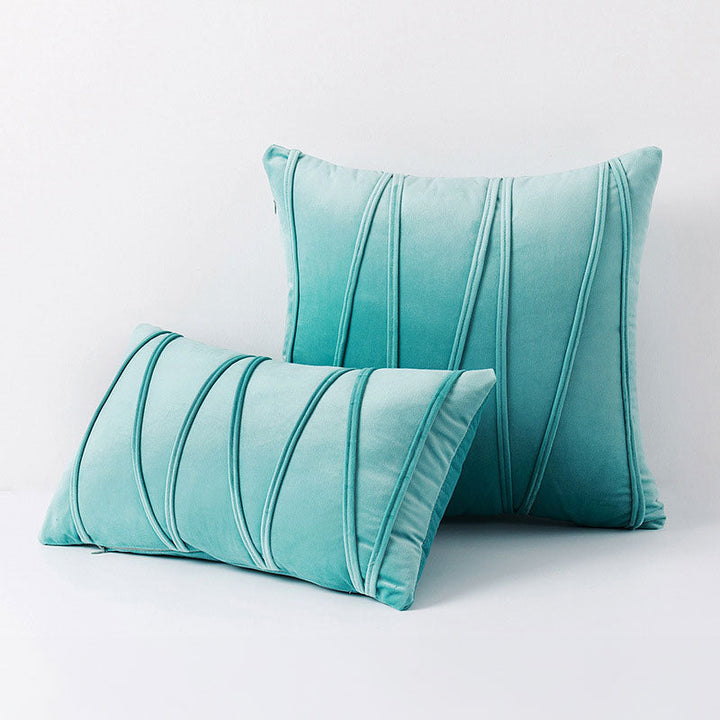 Housse de coussin décorative plissée, créant une ambiance moderne et chaleureuse dans le salon ou la chambre.