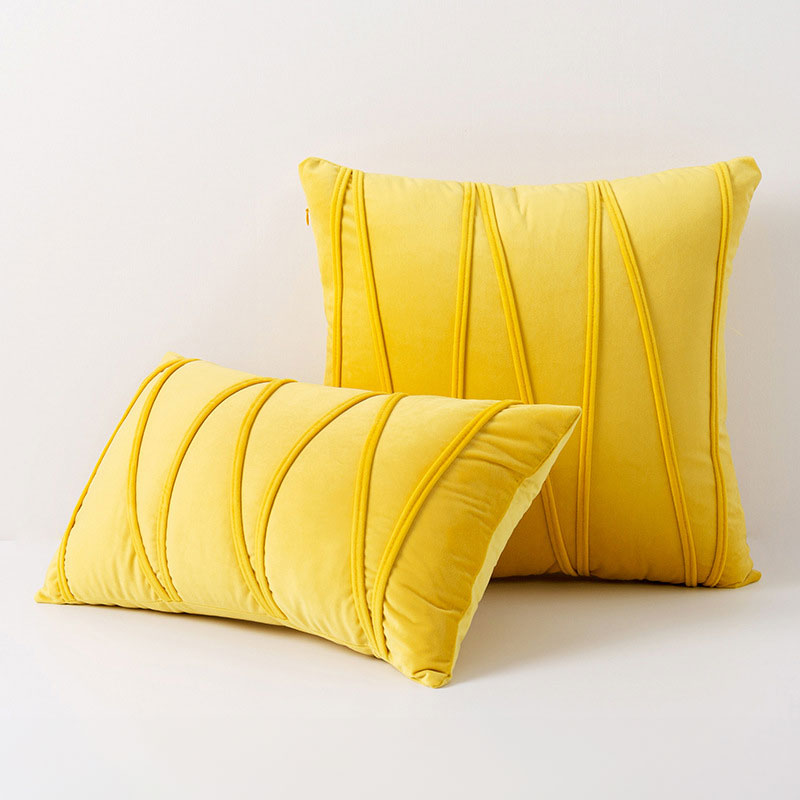 Lot de housses de coussin plissées. Décoration textile moderne pour salon, chambre. Ambiance cosy.
