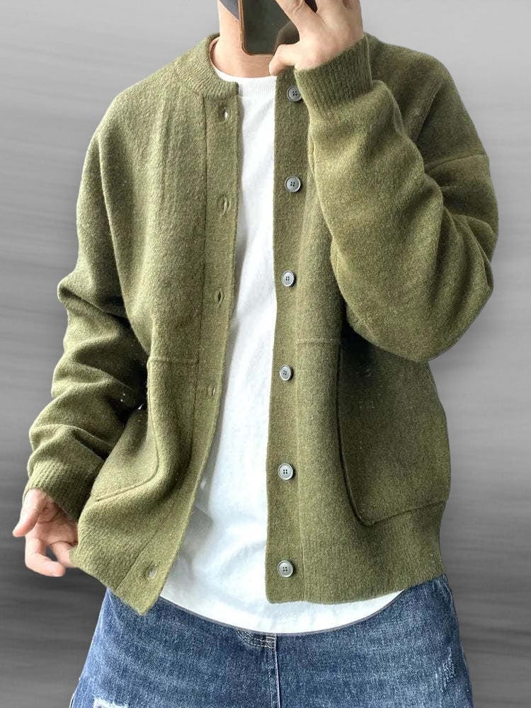 Cardigan homme classique à boutons, coupe ample. Pull décontracté pour un look élégant et confortable.