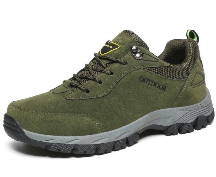 Chaussures de randonnée TrailGuard pour hommes, adhérence ultime et stabilité sur sentiers extérieurs.