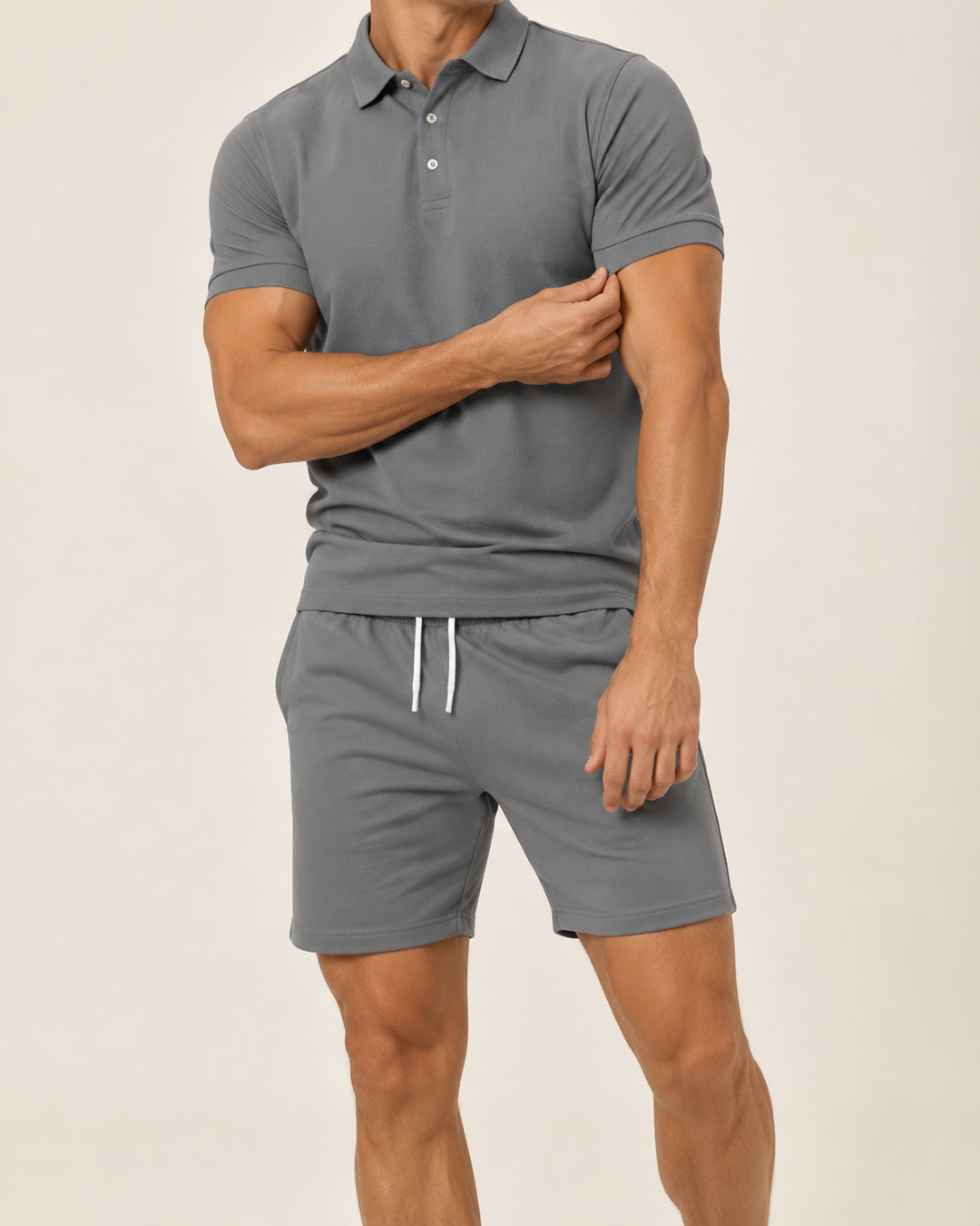 Polo homme d'été avec short assorti, ensemble 2 pièces ajusté, parfait pour un look estival tendance.