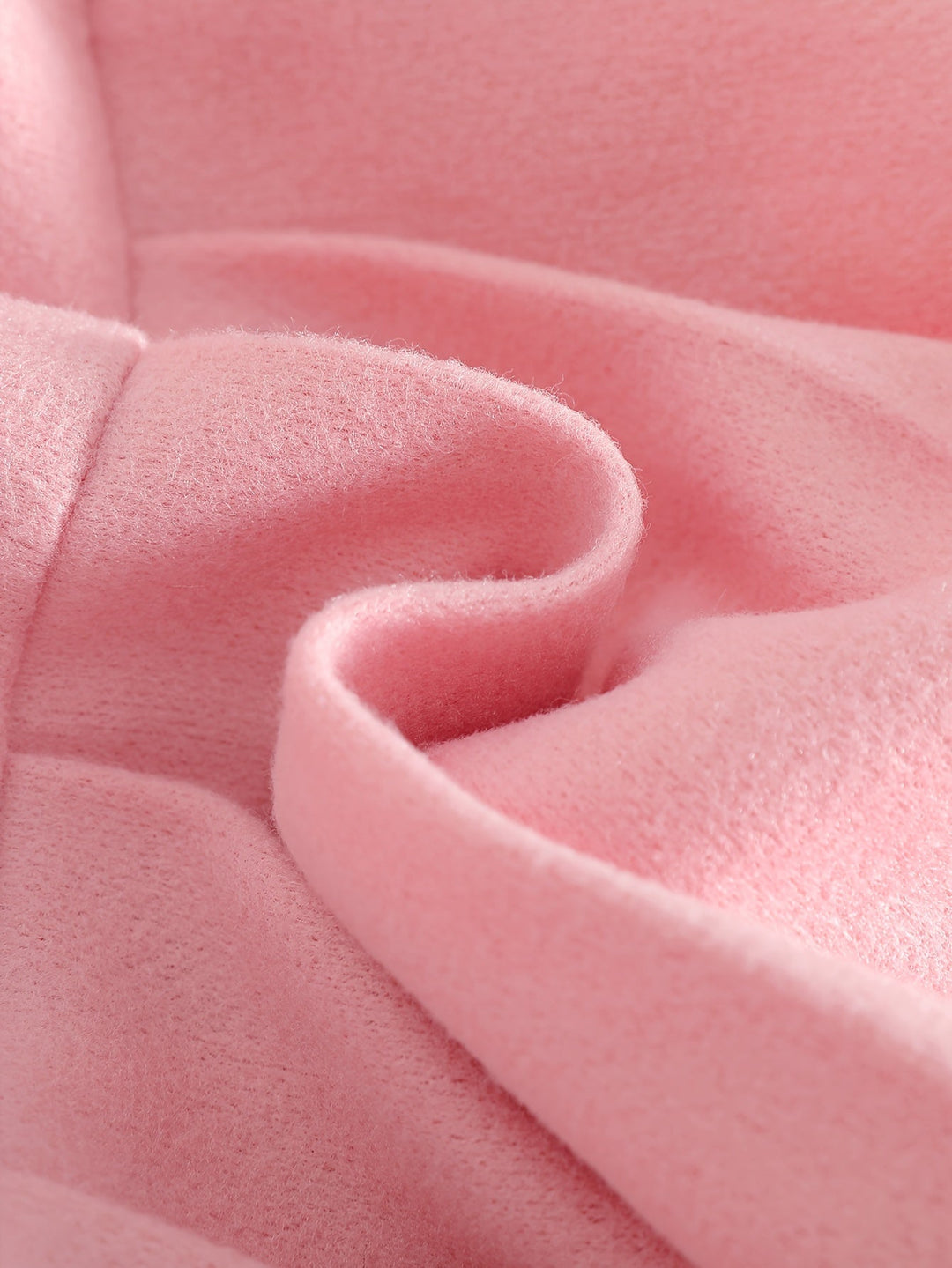 Vêtement hivernal confortable pour fille: manteau rose avec nœud et col en peluche, parfait pour le style et la chaleur.