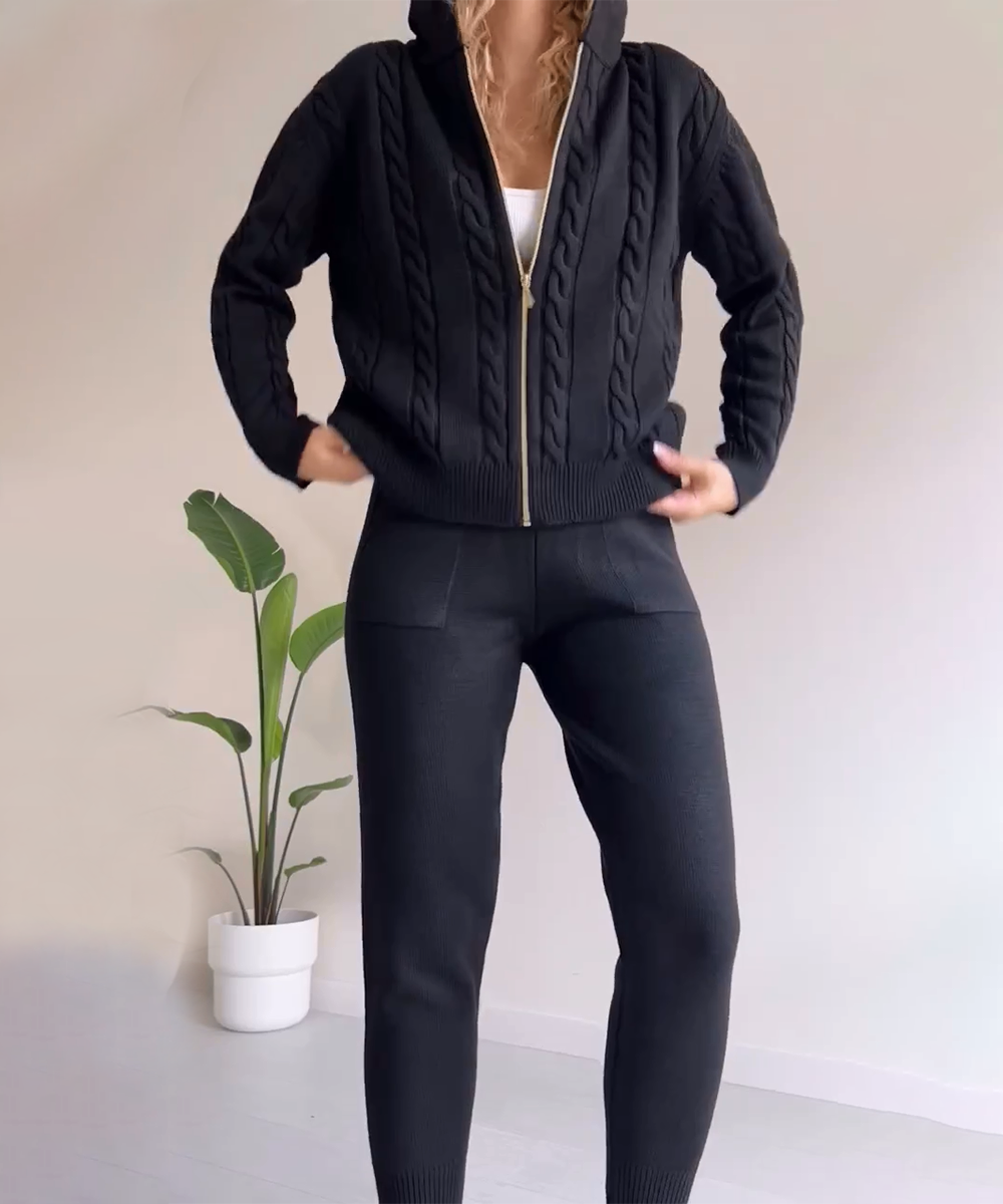 Tenue femme hiver noire, pull et pantalon coordonnés. Vêtements deux pièces chauds et élégants pour le confort.