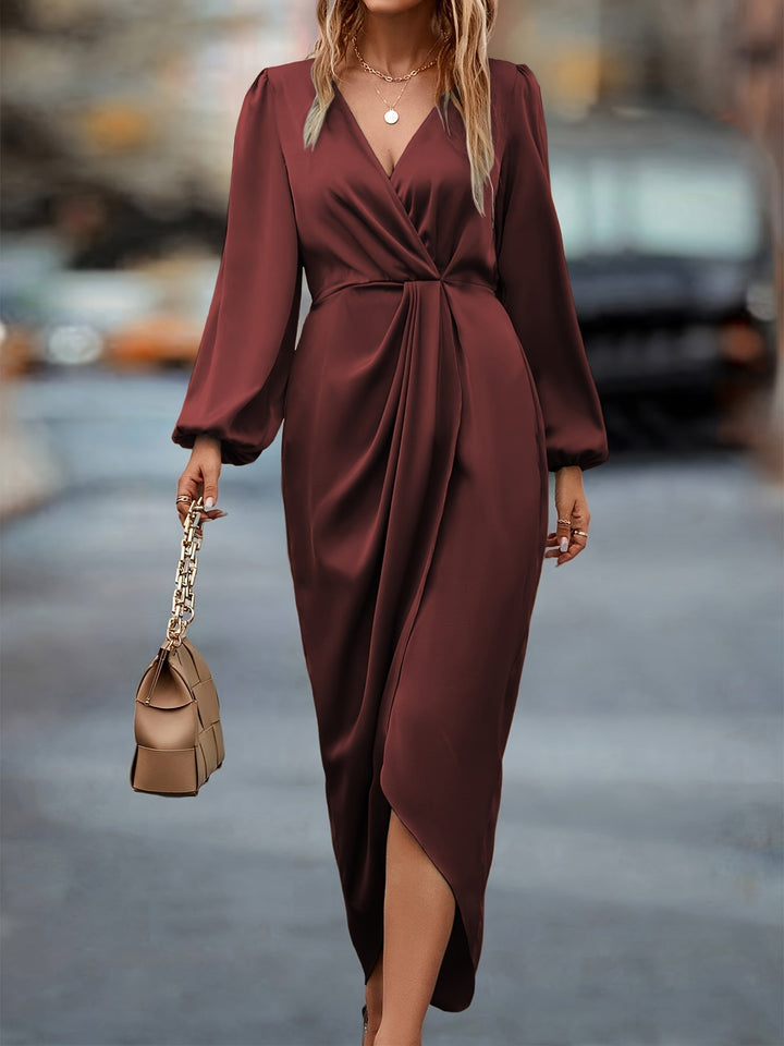 Tenue de cérémonie chic: robe fluide femme à manches ballon, ourlet asymétrique. Idéale pour invitée mariage.