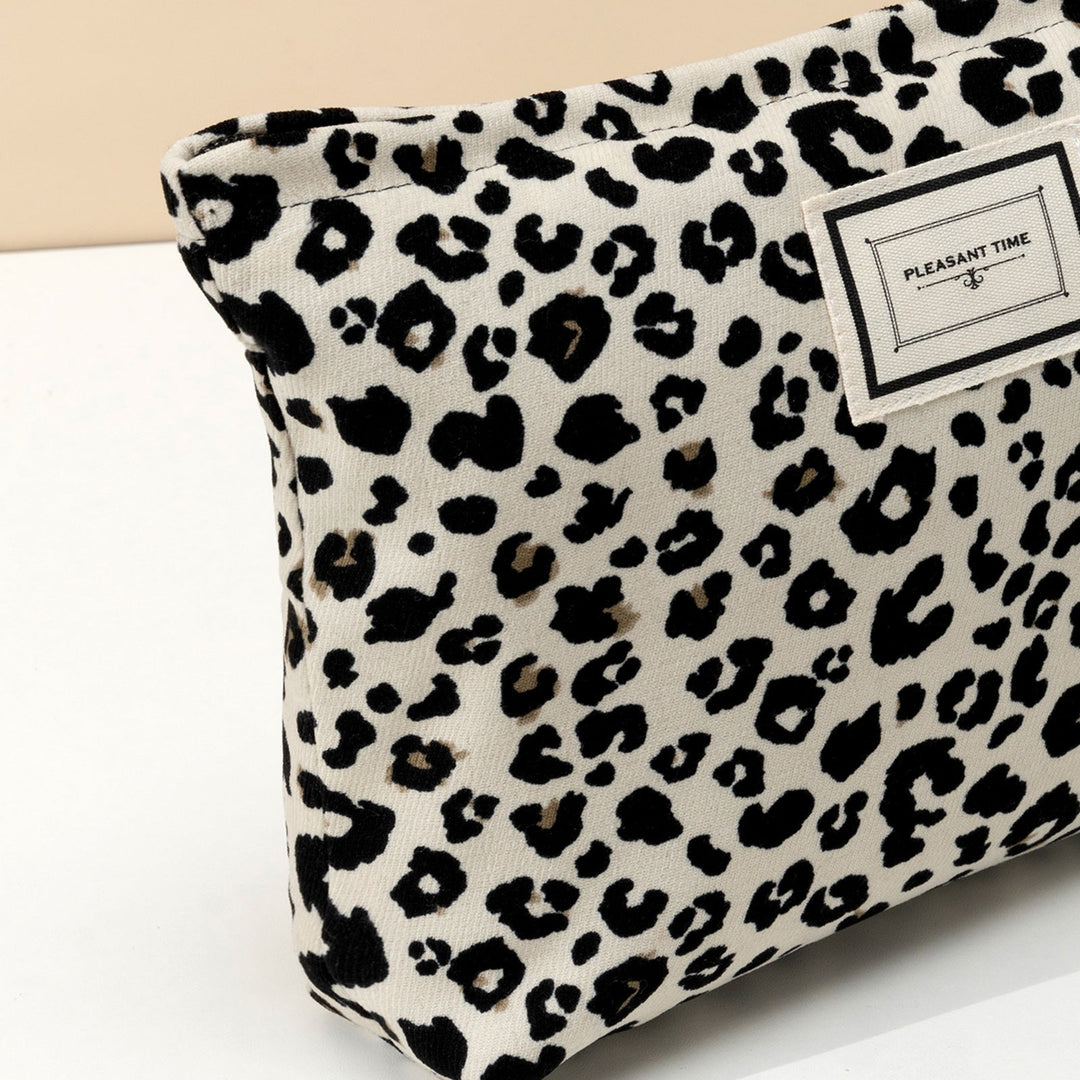 Organisateur léopard compact pour maquillage femme, trousse de rangement beauté en toile pour voyage.