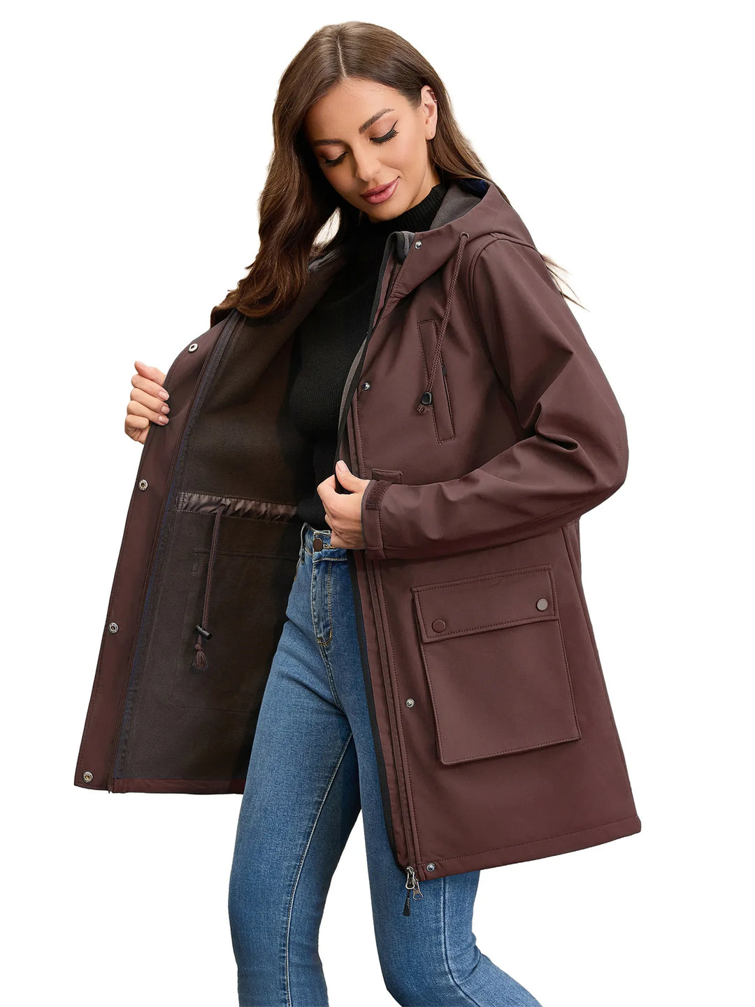 Détail du tissu technique d'une veste femme imperméable et coupe-vent. Qualité et robustesse.